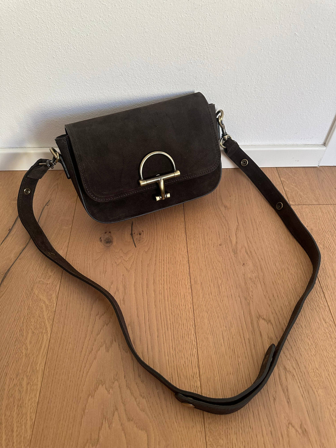 COWY suede- crossbody