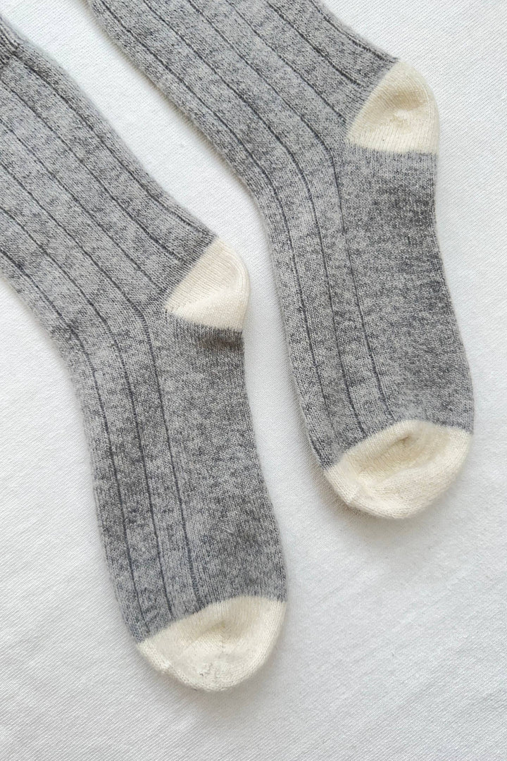 Le Bon Shoppe Classic Cashmere Socks: Fawn