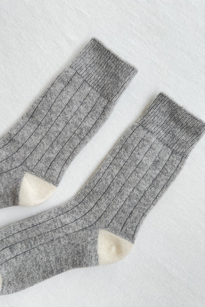 Le Bon Shoppe Classic Cashmere Socks: Fawn