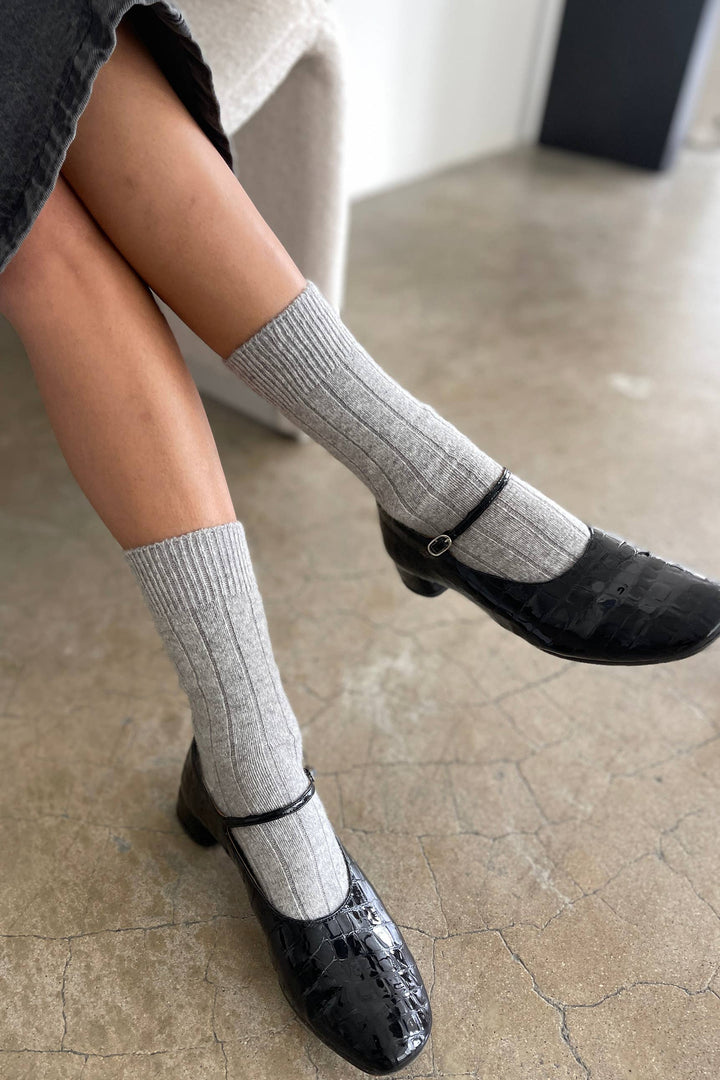 Le Bon Shoppe Classic Cashmere Socks: Fawn