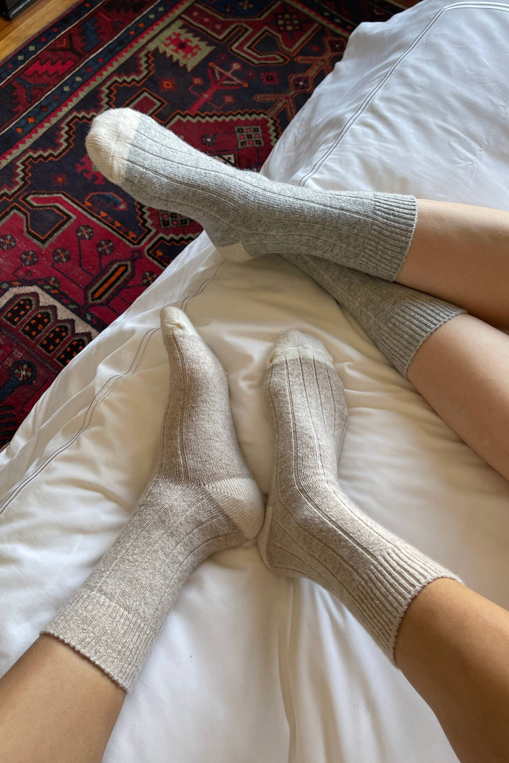 Le Bon Shoppe Classic Cashmere Socks: Fawn