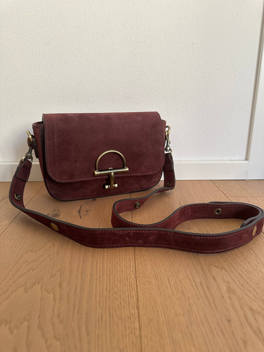 COWY suede- crossbody