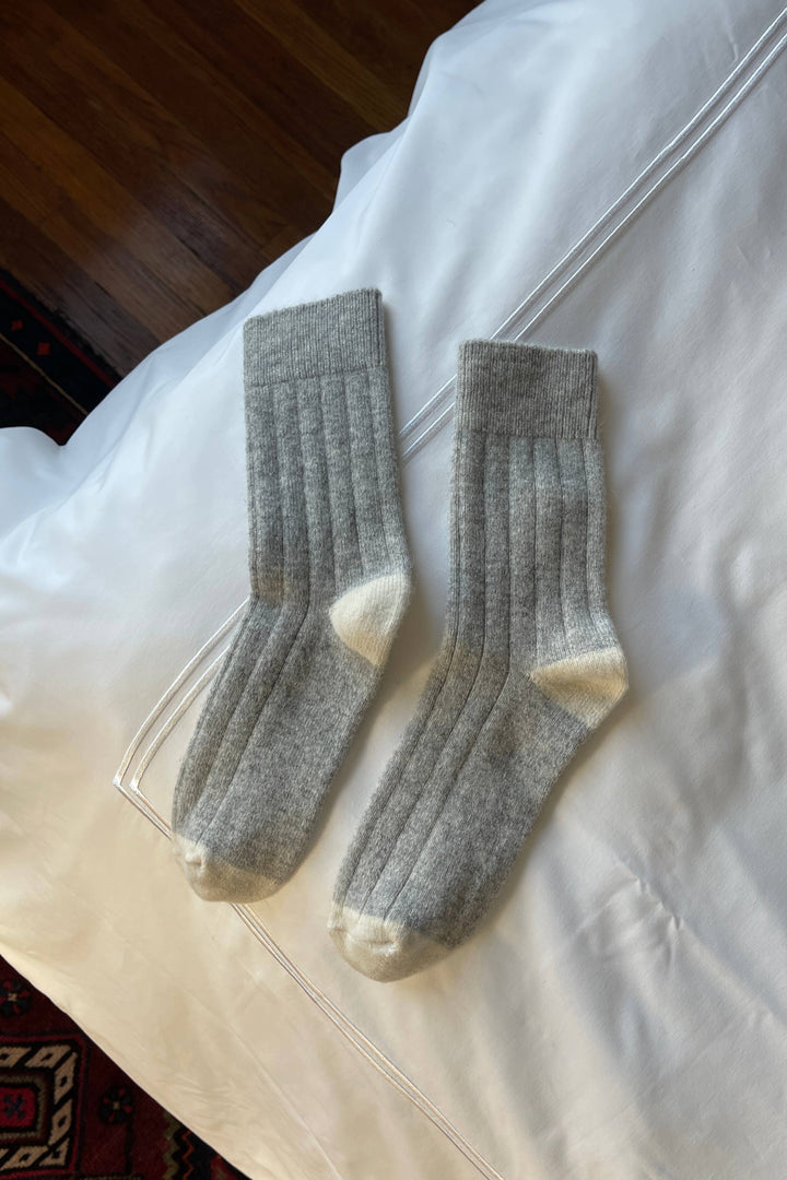 Le Bon Shoppe Classic Cashmere Socks: Fawn
