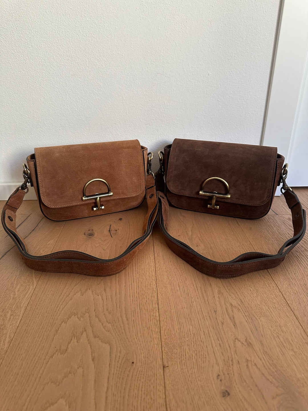 COWY suede- crossbody