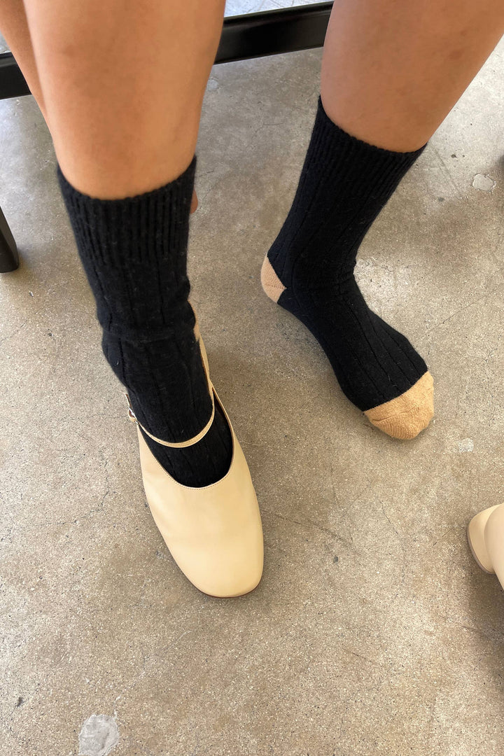 Le Bon Shoppe Classic Cashmere Socks: Camel