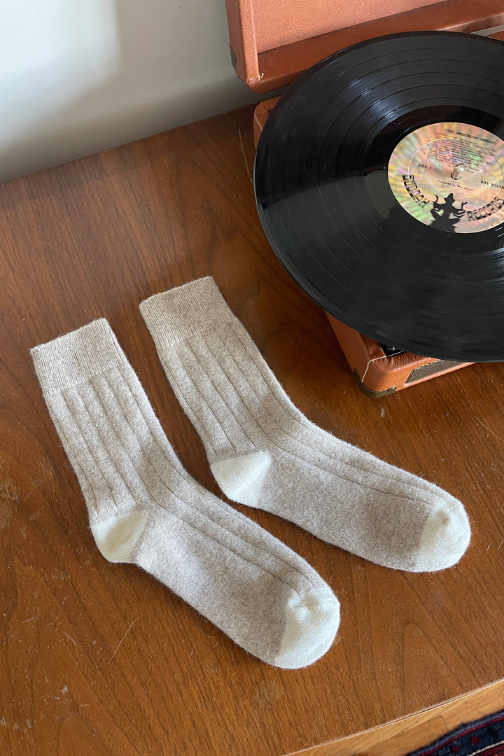 Le Bon Shoppe Classic Cashmere Socks: Fawn