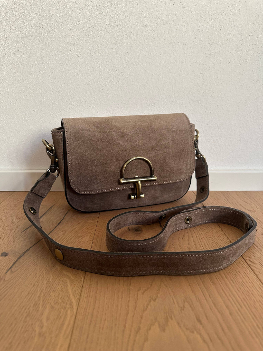 COWY suede- crossbody