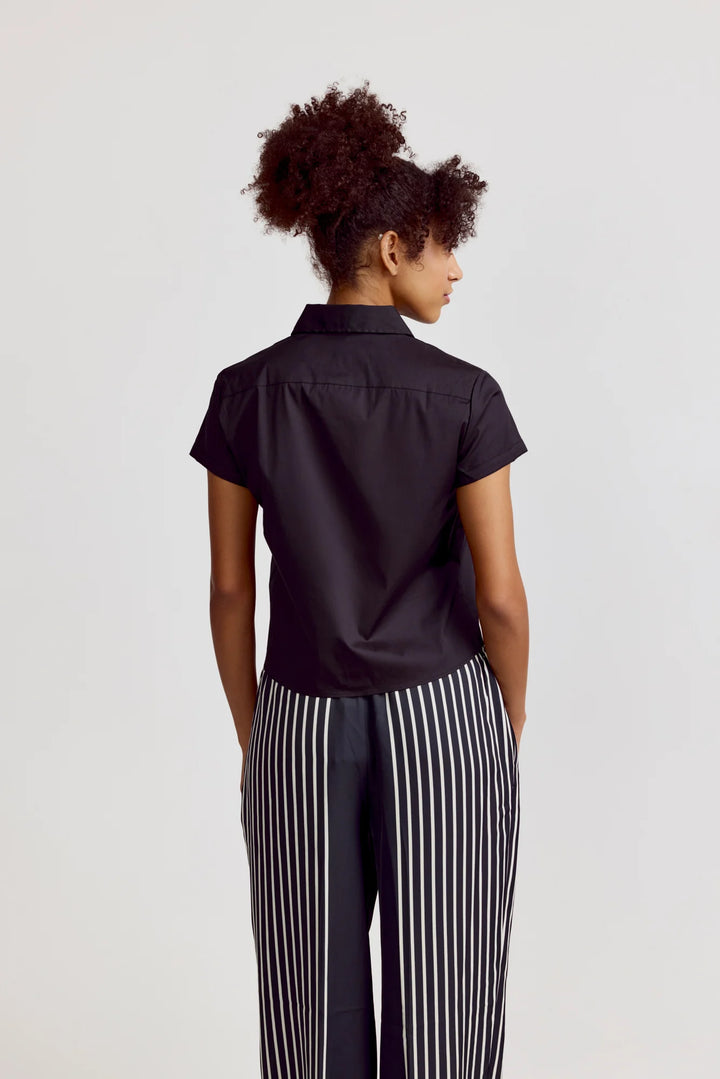 The Shirt The Boxy Short Sleeve Cropped Shirt Black