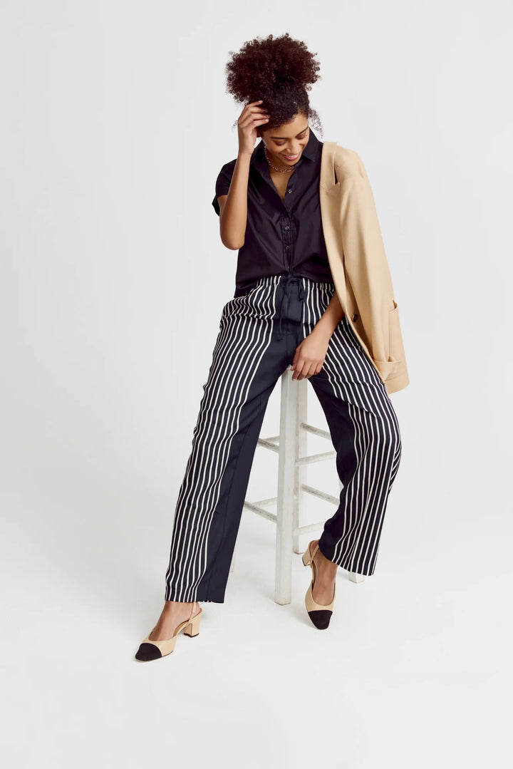 The Shirt The Boxy Short Sleeve Cropped Shirt Black